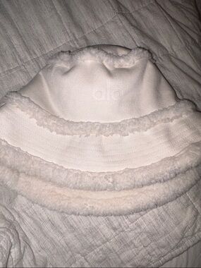 ALO Yoga Cream Sherpa-Trim Bucket Hat